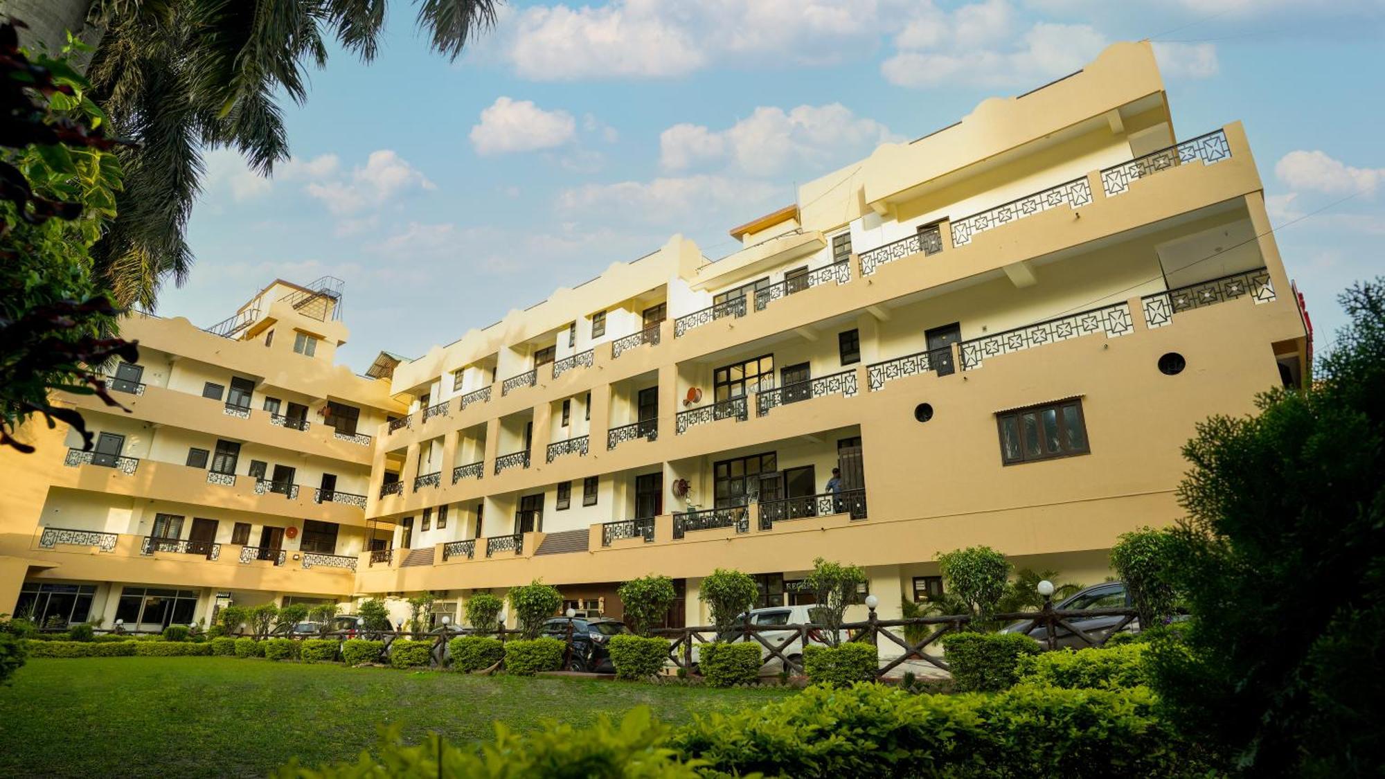 Hotel Neeraj Bhawan- Triveni Ghat Rishīkesh Eksteriør bilde
