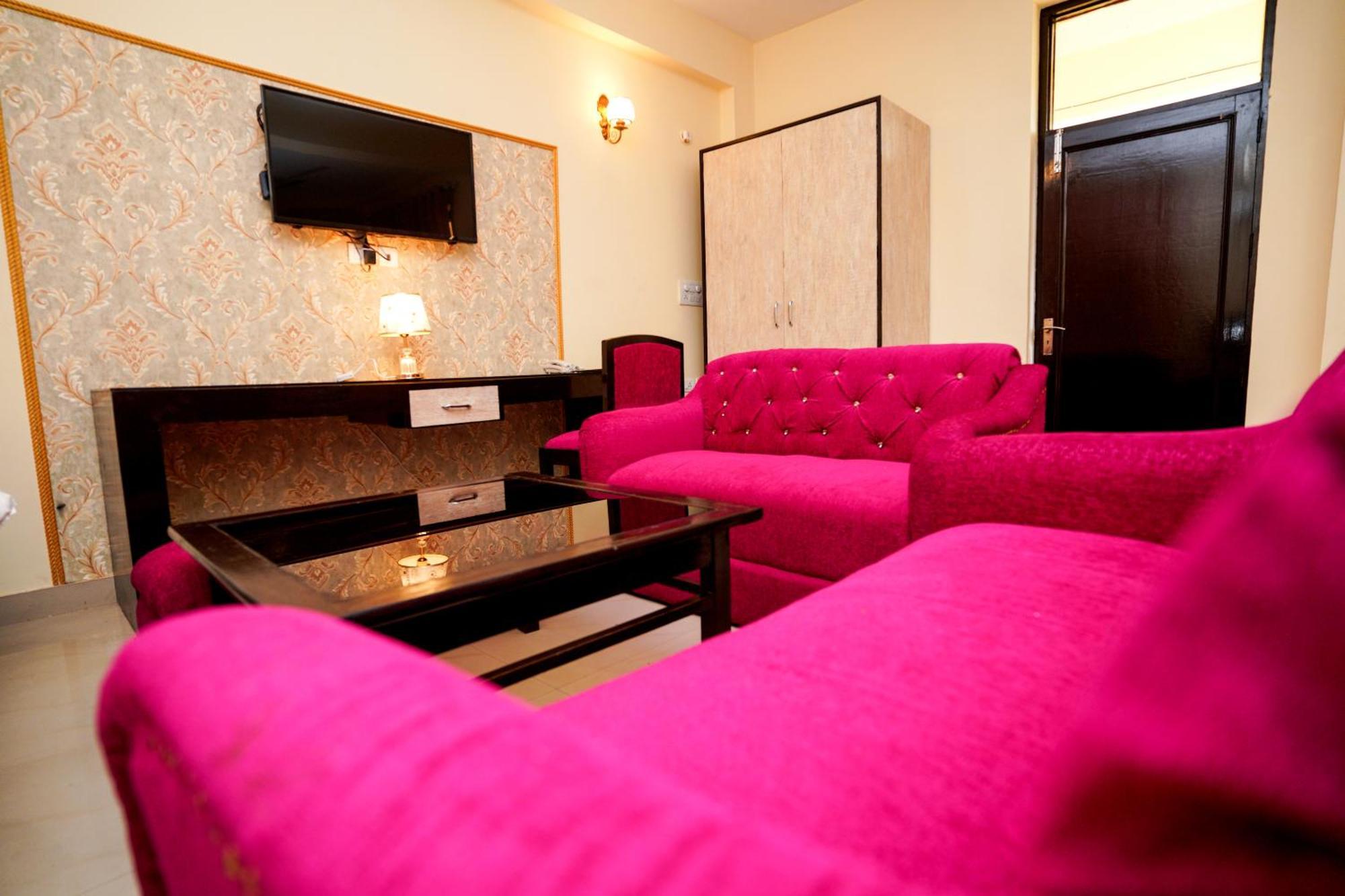 Hotel Neeraj Bhawan- Triveni Ghat Rishīkesh Eksteriør bilde