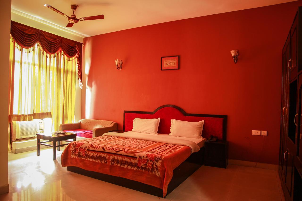 Hotel Neeraj Bhawan- Triveni Ghat Rishīkesh Eksteriør bilde