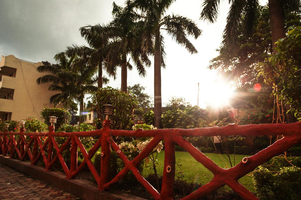 Hotel Neeraj Bhawan- Triveni Ghat Rishīkesh Eksteriør bilde